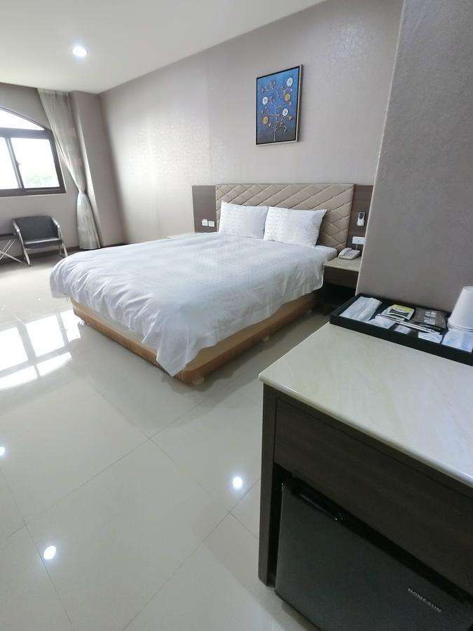 雲林斗六福爾摩莎大飯店 Hotel Buitenkant foto